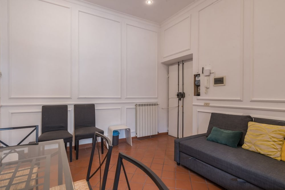JOIVY Flats Next To Fontana di Trevi