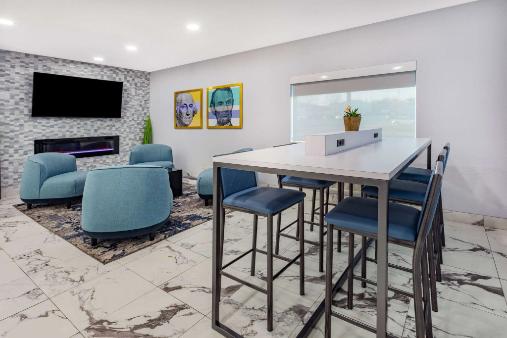 AmericInn by Wyndham Quincy