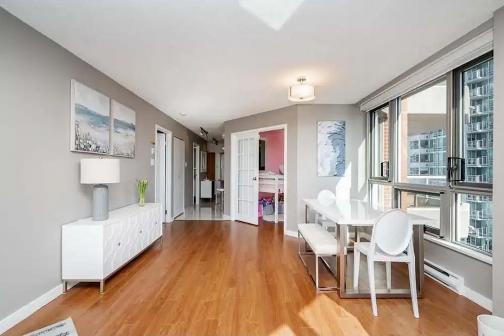 Convenient Downtown Flat