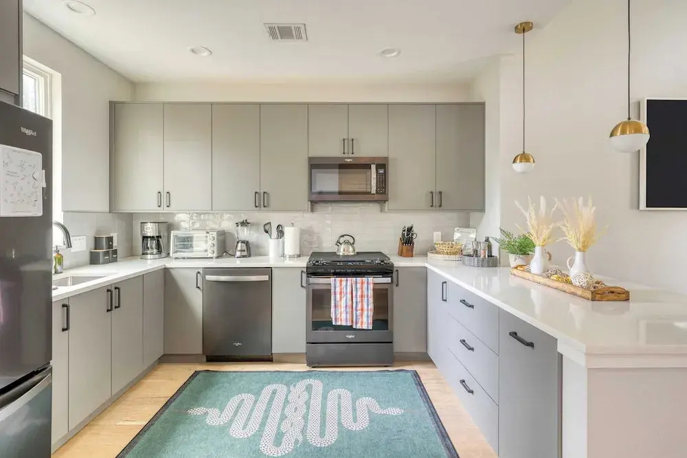 Private Pool, Firepit, Patio Steps to East Austin Dining, Music, Art, Murals