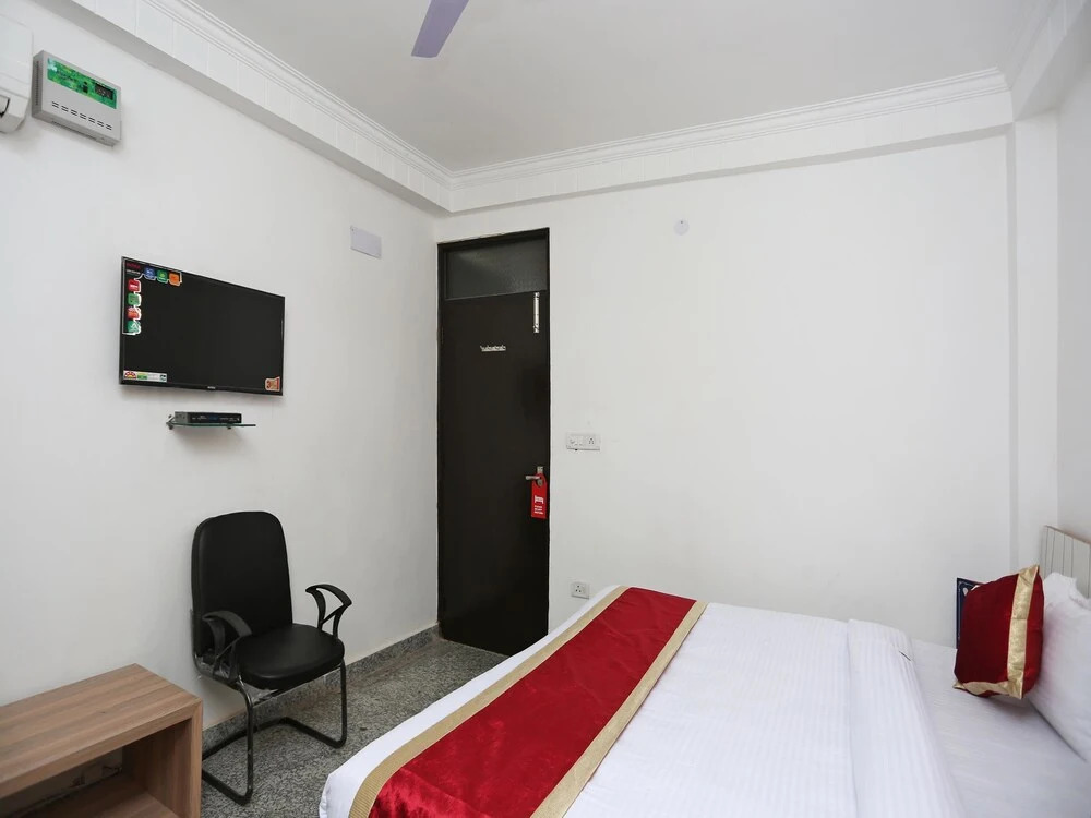 OYO 11953 Galaxy Residency
