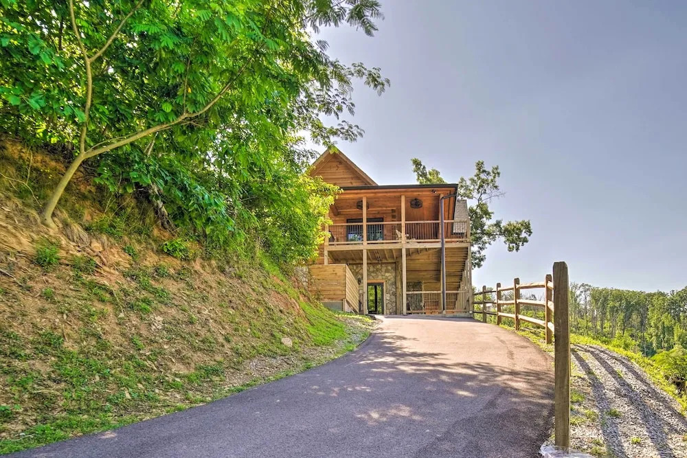 Spacious Mountain Retreat w/ Hot Tub + Views!