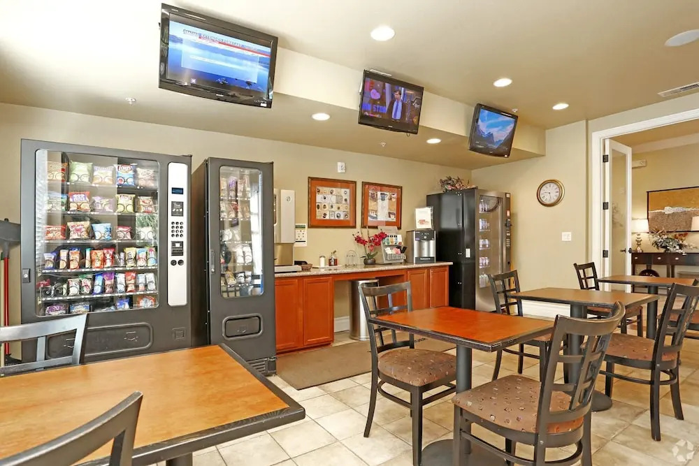 New Luxurious 1BR Apartment Heated Pool Spa Sauna