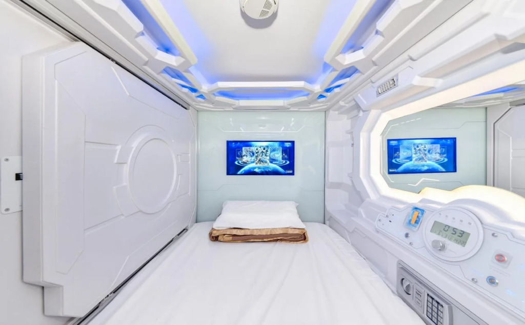 Space Q Capsule Hotel