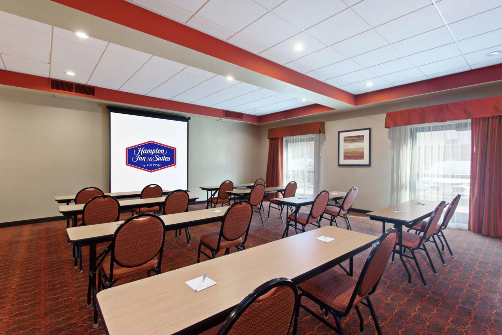 Hampton Inn and Suites Seattle - Airport / 28th Avenue