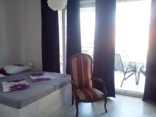 Ana Rooms
