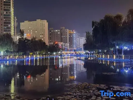 Super 8 Hotel (Hetian tuanjie  square)