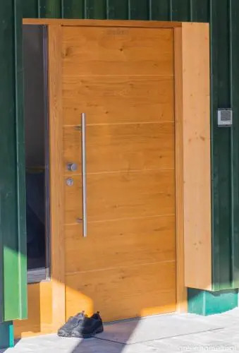 Modernes Chalet mit Terrasse und Parkplatz in den Alpen