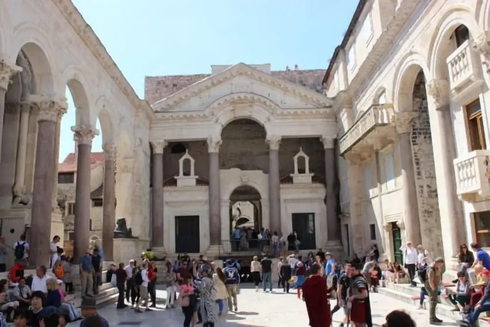 THE SUITES at central Split
