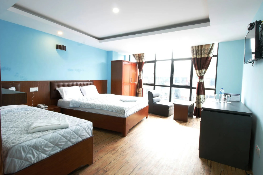 Everest Holiday Inn