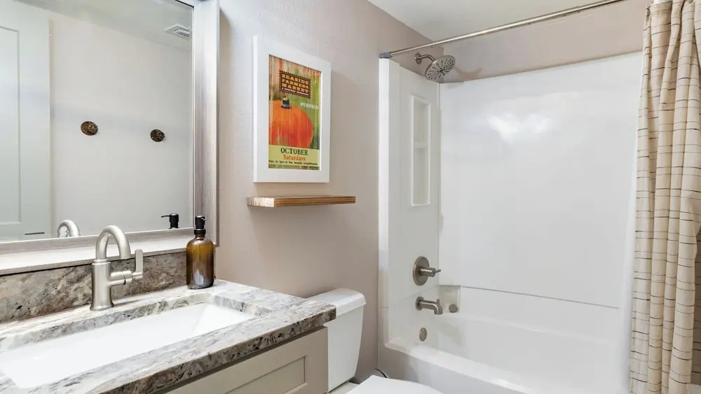 Steps to the Beach, Pool + Hot Tub Renovated Retreat Sea Haven by Avantstay