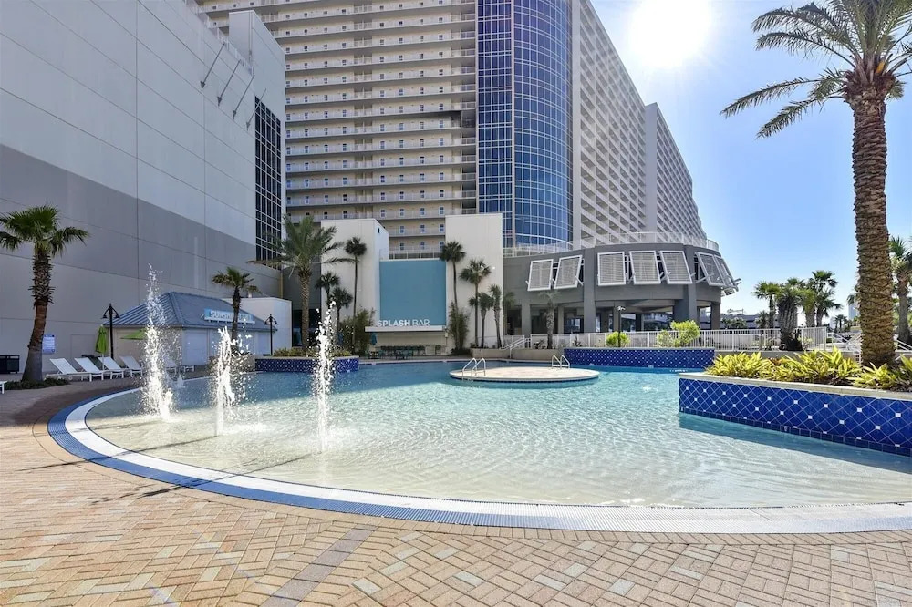 Laketown Wharf 1003, Gulf View, Sleeps 6. Free Fun! Updated! 1 Bedroom Condo by RedAwning