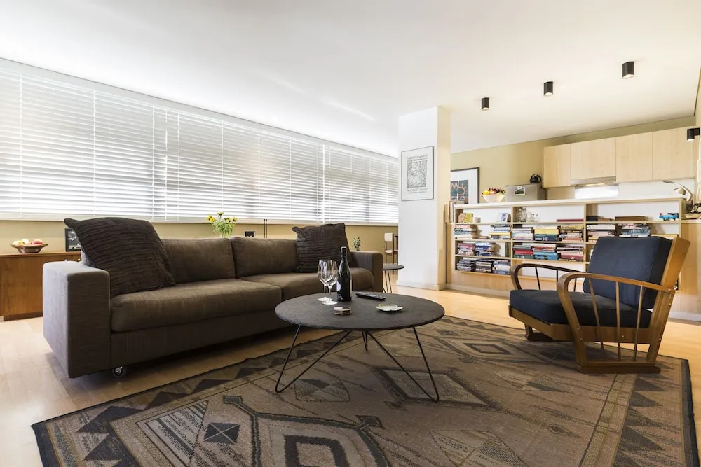 Spacious 1 Bedroom Apt Close To Green Square & Pool