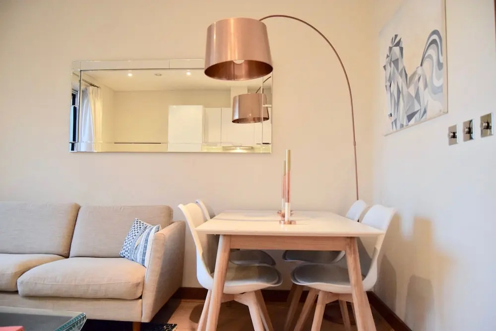 Bright 1 Bedroom Apartment With River Views