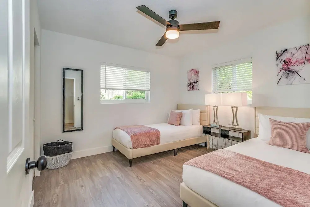 Friendly Fox Luxury Home with Pool & Spa