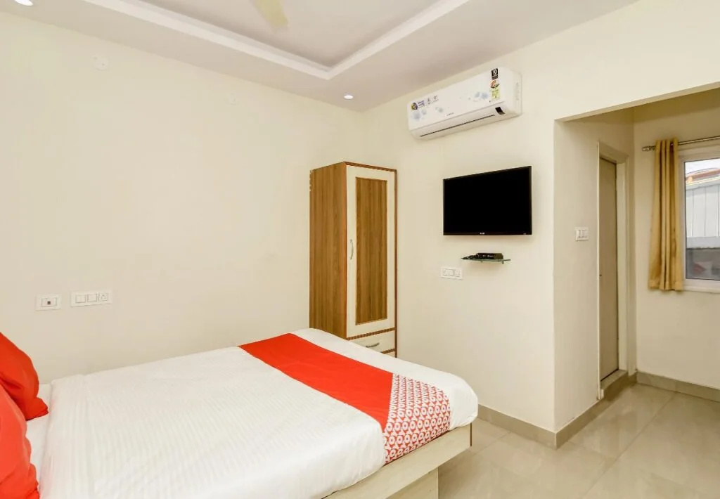 Sri Lakshmi Deluxe By OYO Rooms