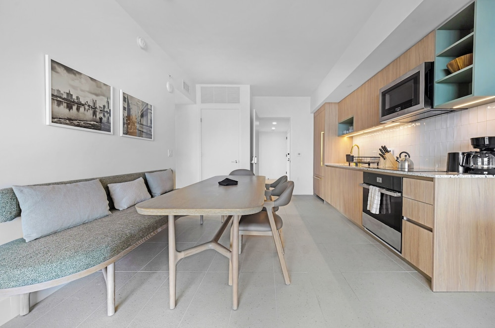 Luxury Downtown 2-BD Condo