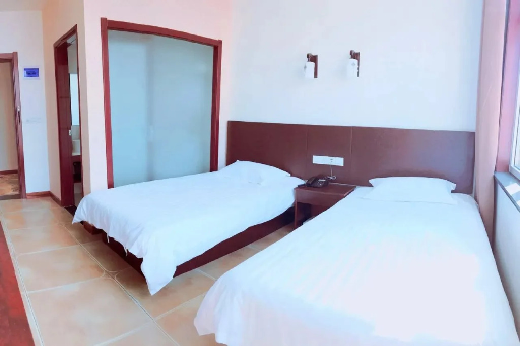 Home Inn Rui Bai Yun Hotel (Qingdao West Coast Qingdao West Railway Station Branch)