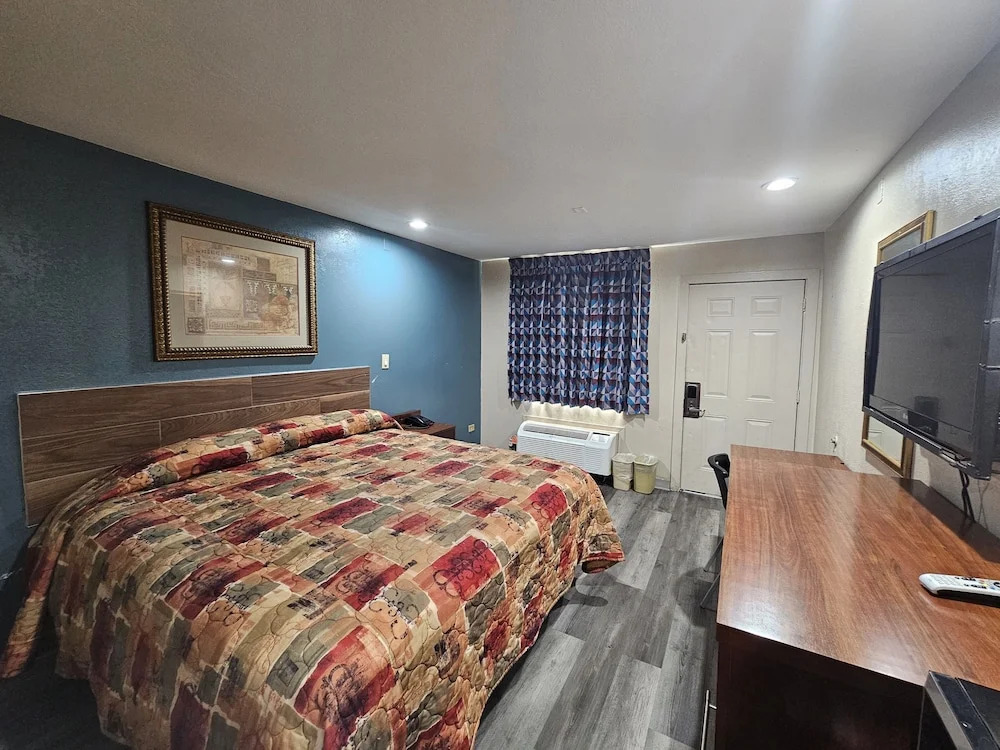 Deluxe Inn