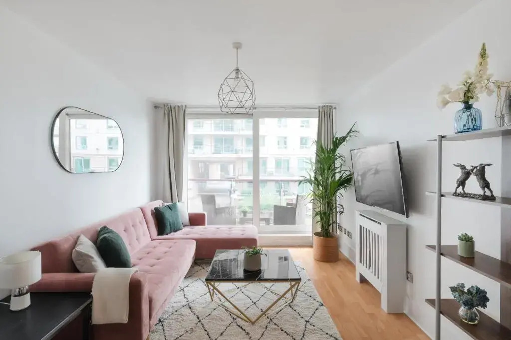 Riverside Balcony Apartments, 10 minutes from Oxford Circus