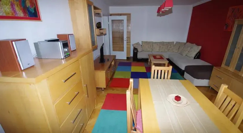 Happy Home Apartment