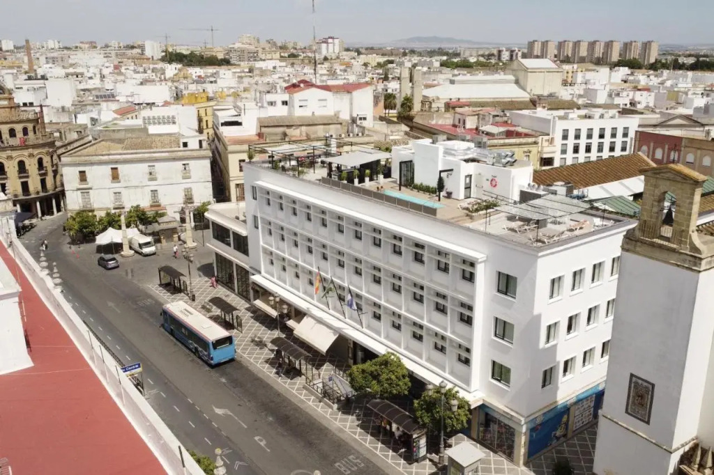 esZentrico Suites & Rooftop bar