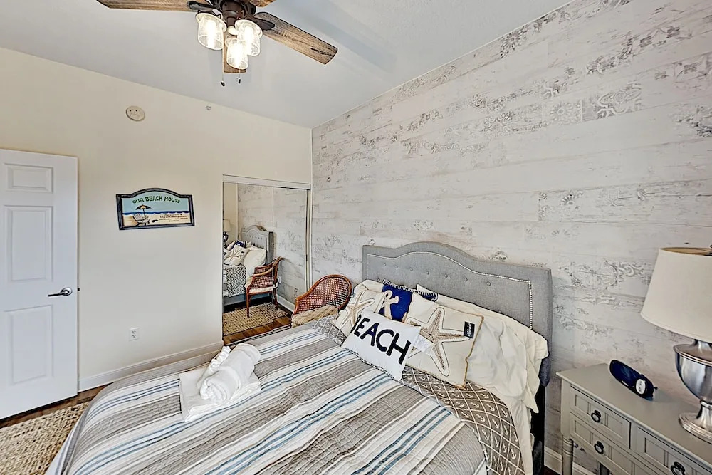 Updated Bayside Getaway: Pool, Hot Tub, Near Beach 1 Bedroom Condo