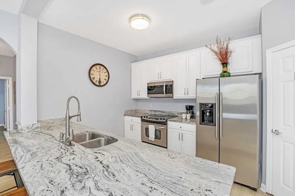 Spacious Condo With Balcony Near Themed Parks! #3vc406