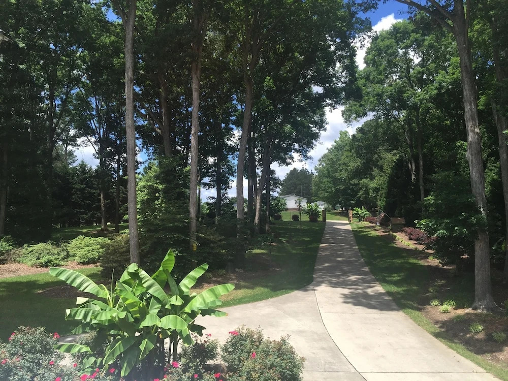The Lakeside Resort