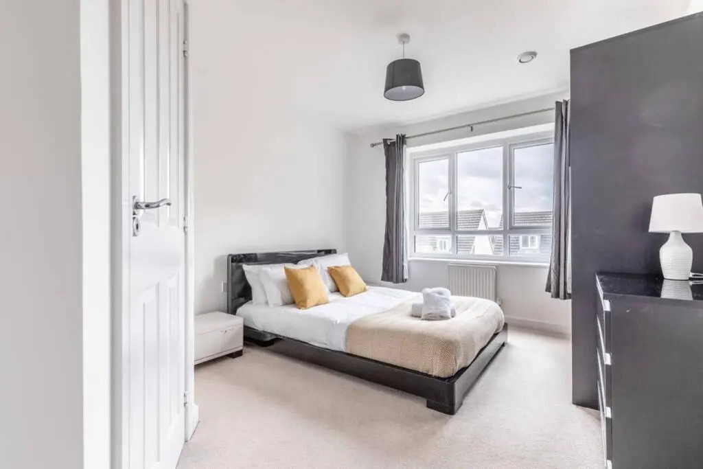 2 Bed/2 Bath & Free Parking - Langley/Heathrow