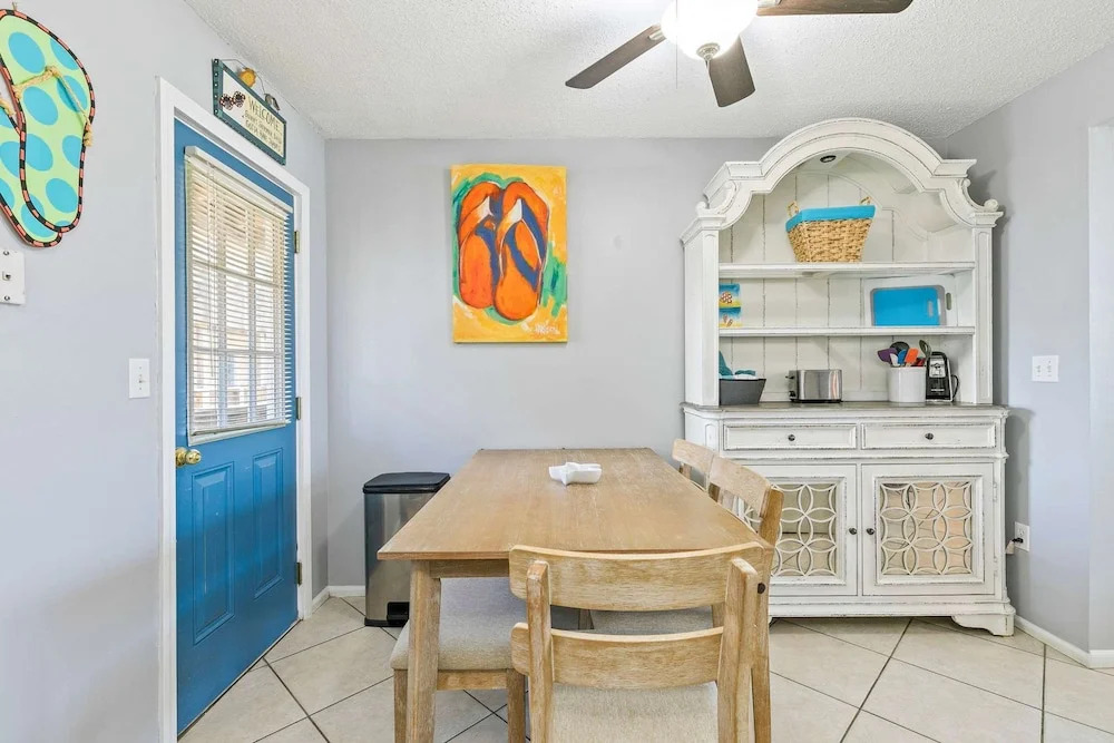 2BR Condo w Pool Beach Access and Walk to Hangout