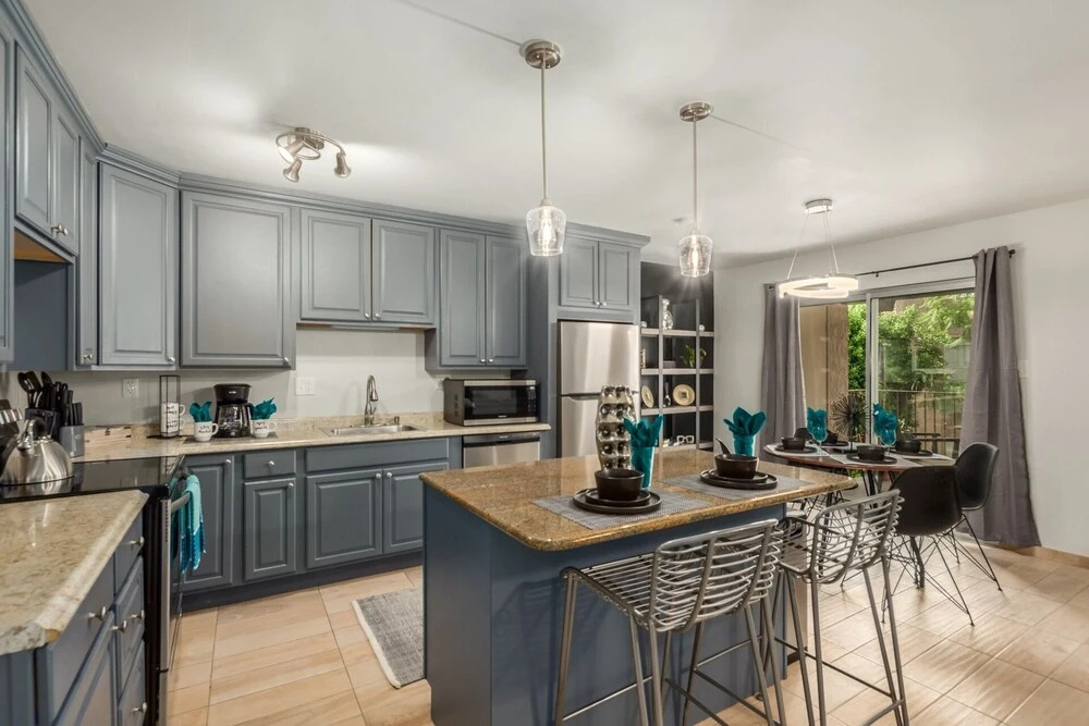 Thomas N6 Phoenix 2 Bedroom Condo by Redawning