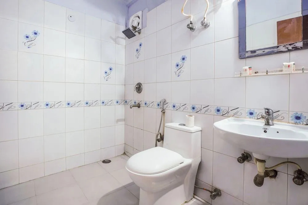 OYO 22533 Hotel Sunrise Blue