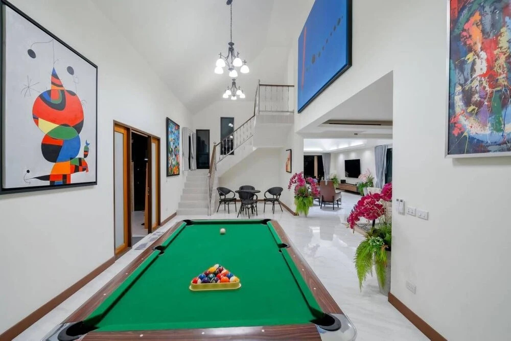 Luxury 5 Bedroom Villa Close to Beach SRS