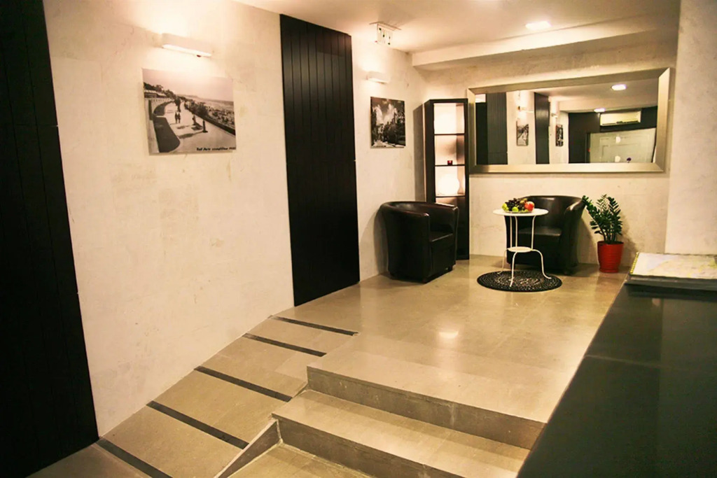 Lenis Hotel