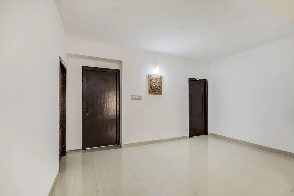 OYO 24044 Appledoor Service Apartment