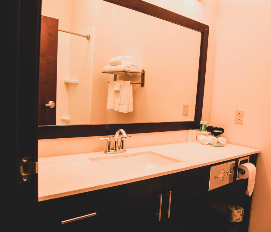 Holiday Inn Express & Suites Cumberland - La Vale by IHG
