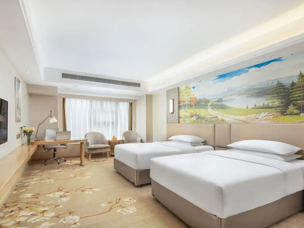 Vienna International Hotel (Xinwuzhong, Dengcheng Avenue, Xiangyang)