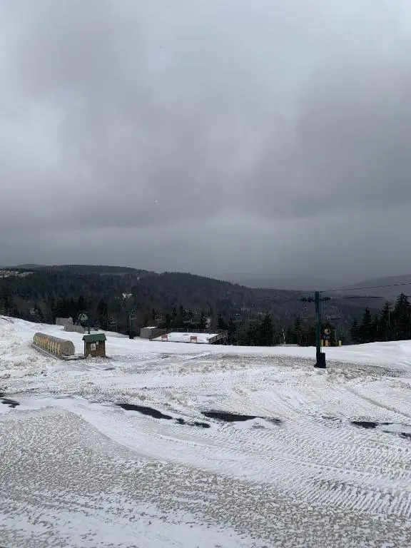 HH 207 Ski-InOut Sunrise Views Village Steps Sleeps 4