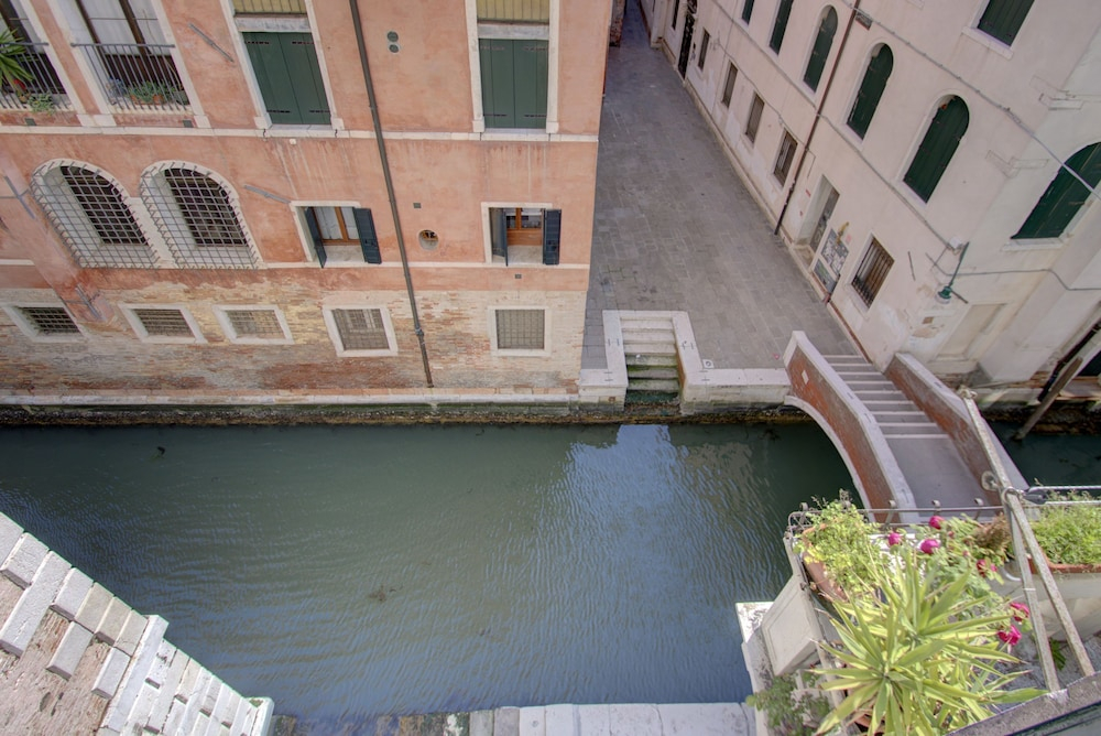 MARCO Canal-views