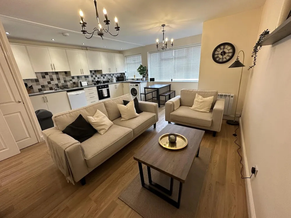 Charming 2-bed Apartment in Danbury, Essex