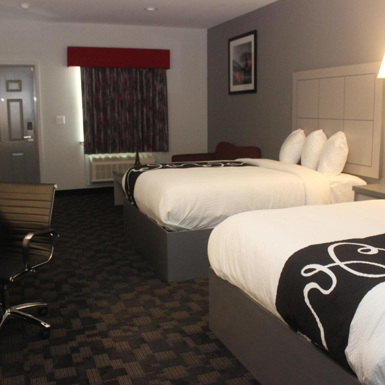 Paris Inn & Suites