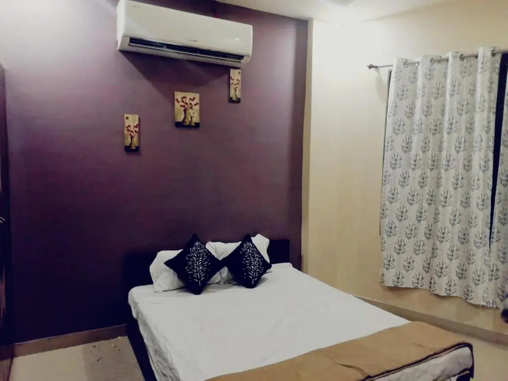 Red Stone Hotel