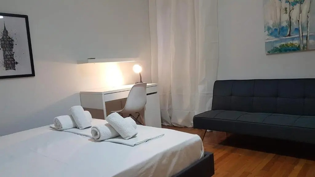 Olive Apartment- Athens Center, 4 BD, 1.5 BATH