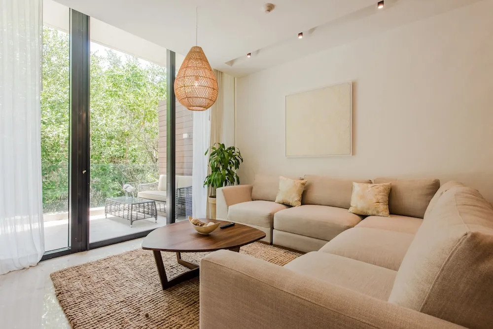 2 Bedroom Apartment Near the Beach