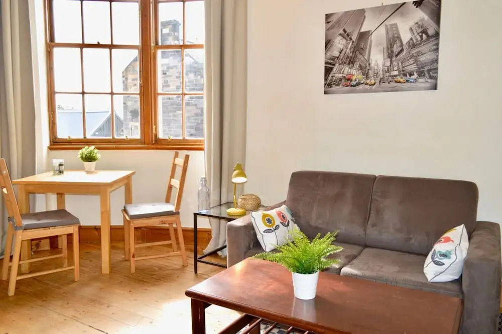 Sophisticated and Bright One Bed in Leith