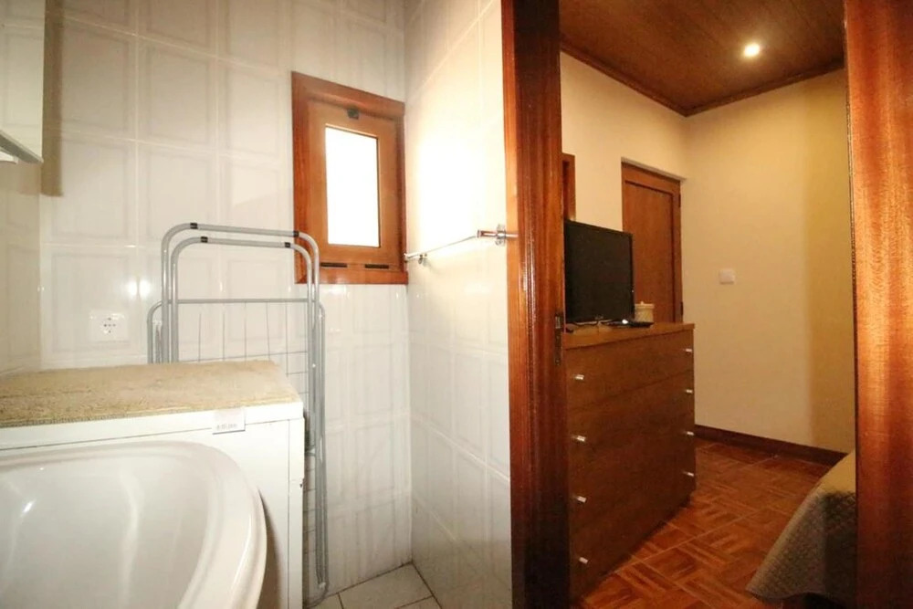 House With 2 Bedrooms in Soengas, With Wonderful Lake View and Balcony