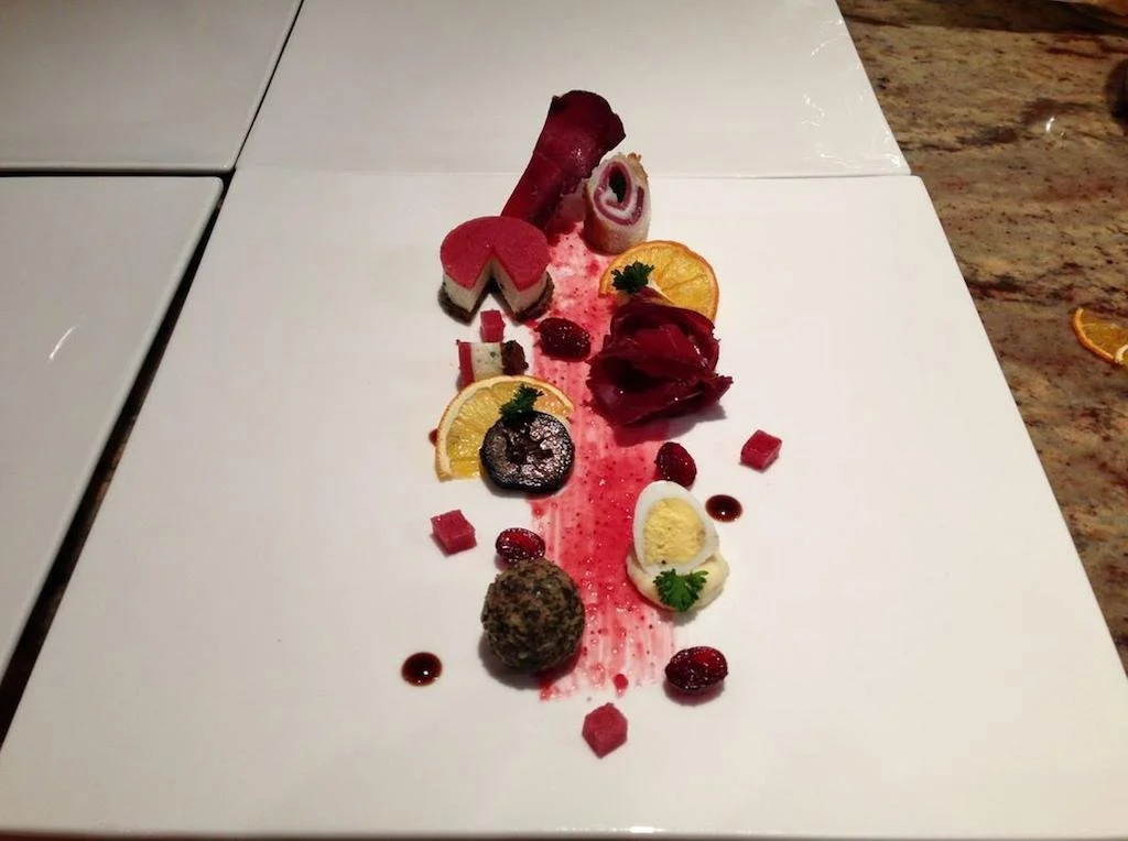 VIER Studios & Restaurant