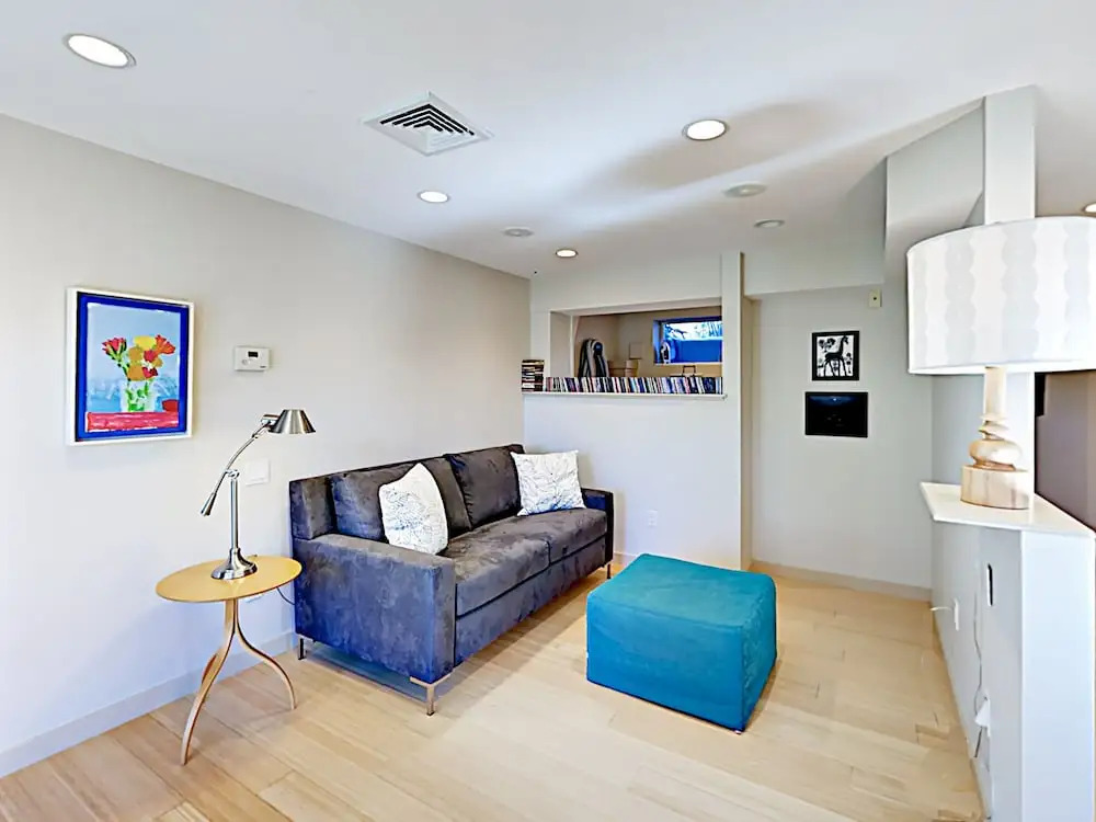 Iconic West End Home 2 Bedrooms 2 Bathrooms Home