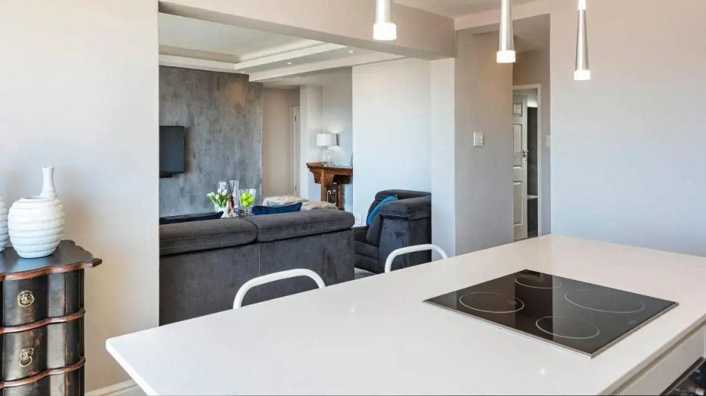 Bantry Bay - Stunning New 2 bed with ocean views